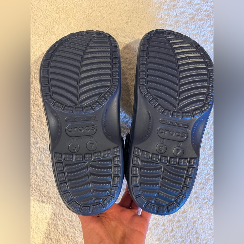 Warm Crocs, lined, navy blue. NWT. Size 7 women, or 5 men - Picture 8 of 9